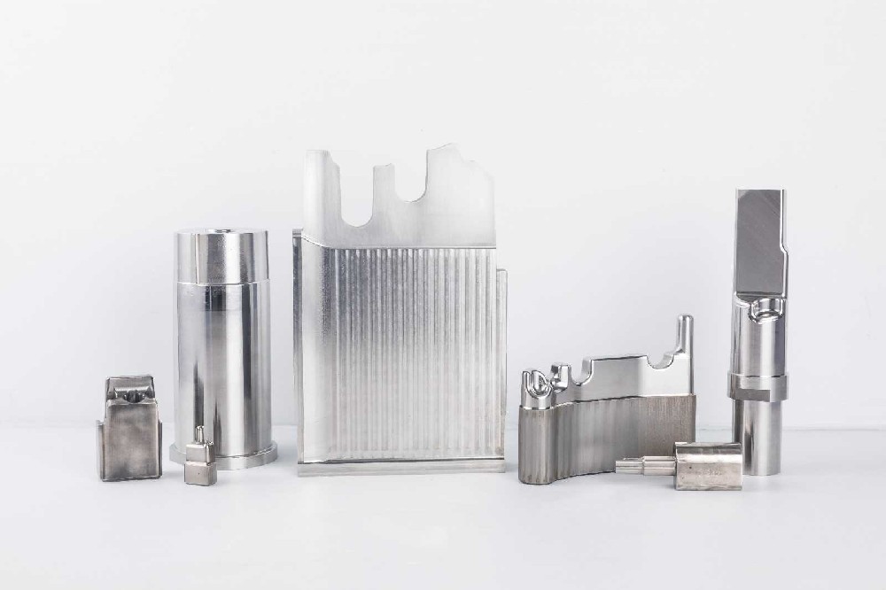 df-2模具钢多少钱，8407模具钢多少钱一公斤